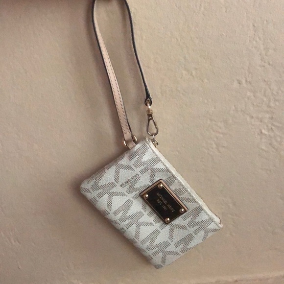 MK Wristlet - Picture 3 of 4